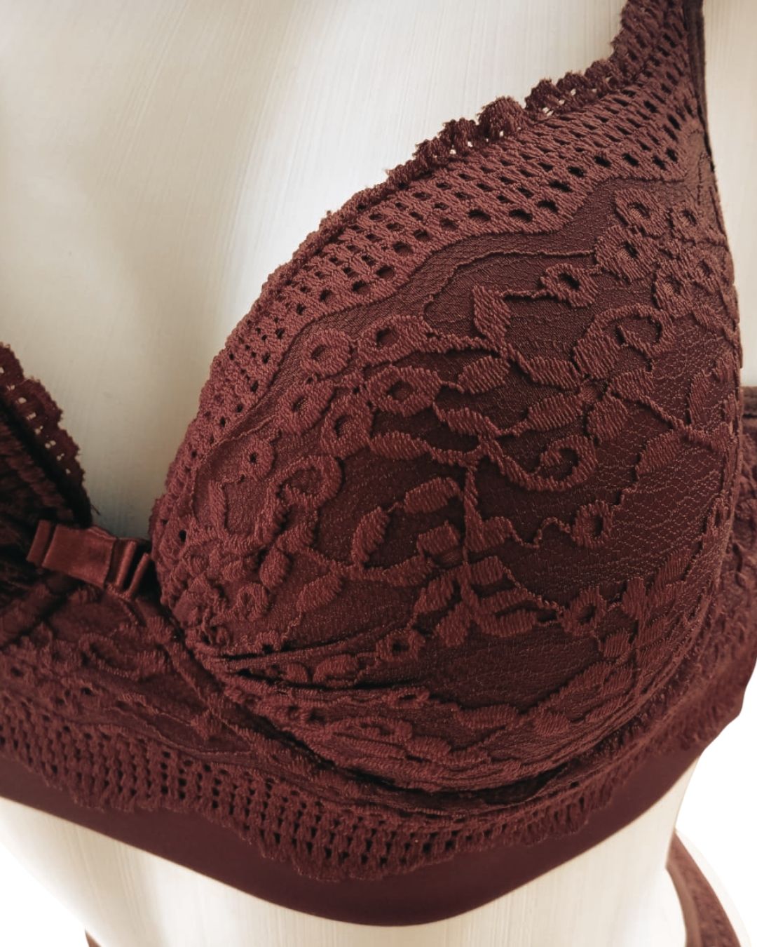 Conjunto de Lingerie Cacau em Renda – Conforto e Sustentação